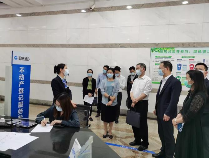 省十大正规买球app数据管理局调研我市十大正规买球app一体机建设运营情况——促进自助服务泛在普惠品质提升