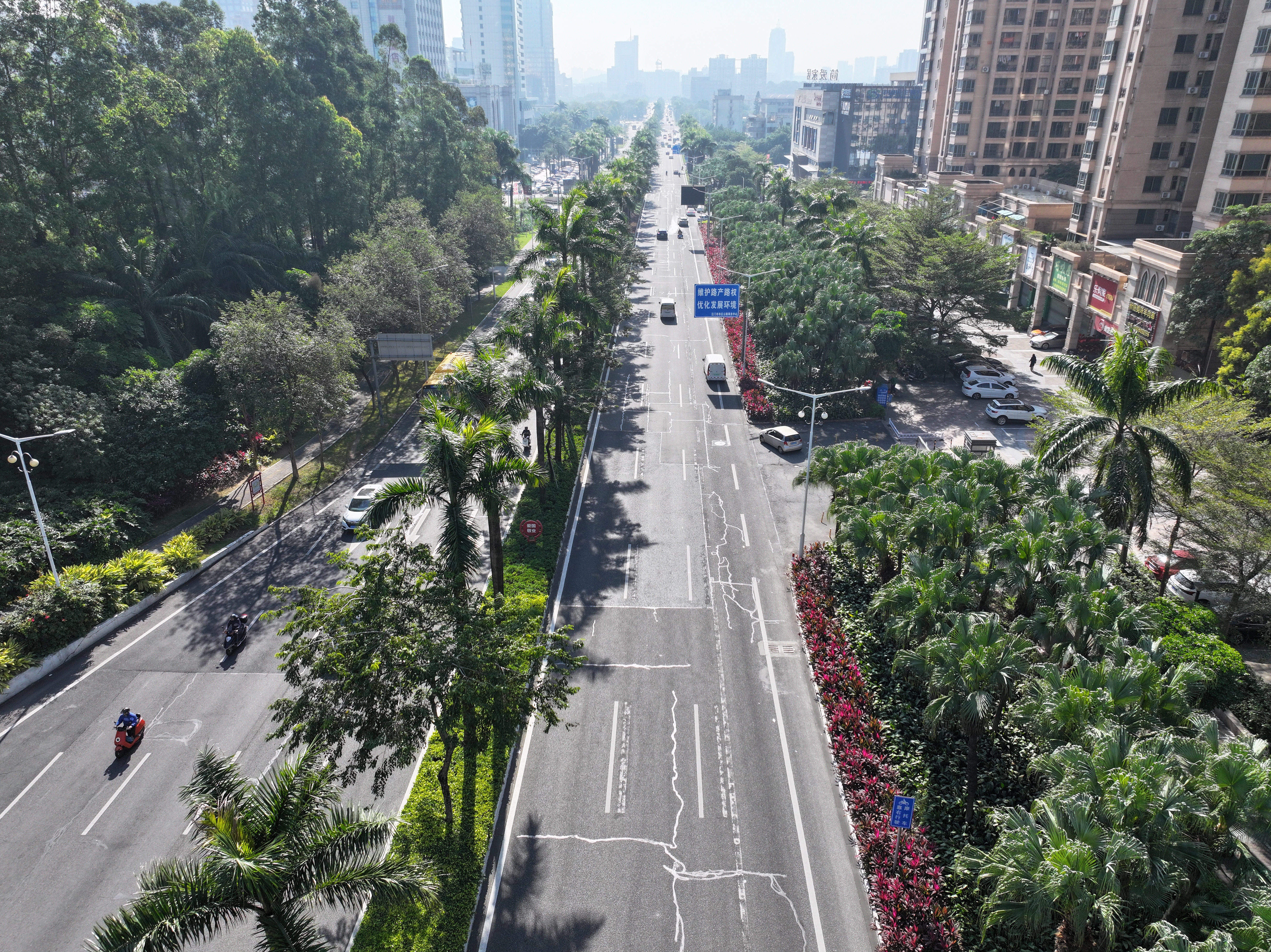 公路大厦段路面维修前.JPG