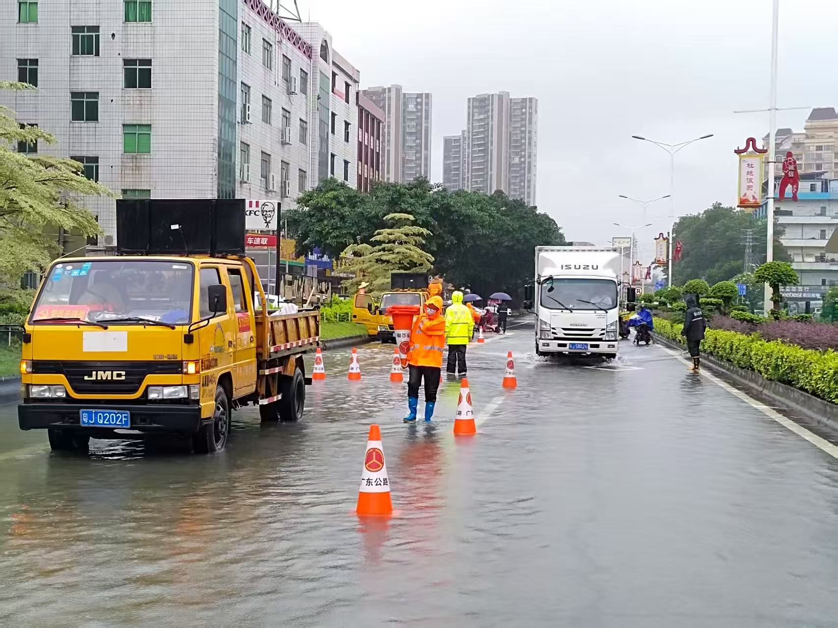 公路人迎战台风 “蝴蝶”，坚守一线守护畅通